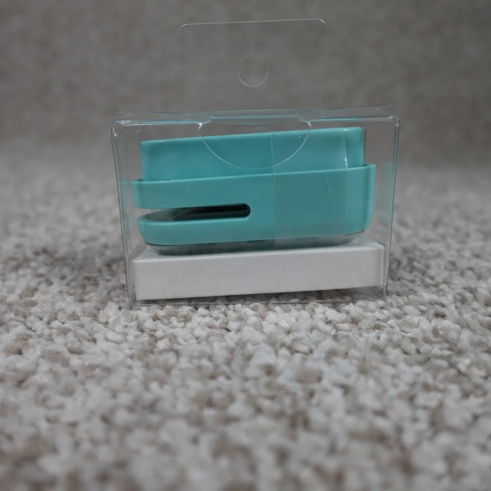 Pen+Gear Mini Hole Punch Teal 10 Sheet Capacity 1/4 Inch Holes Removable Tray
